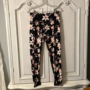 Victoria’s Secret NWOT Lily floral leggings size 12